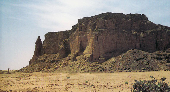 Der Berg, links mit dem Tempel der Mut